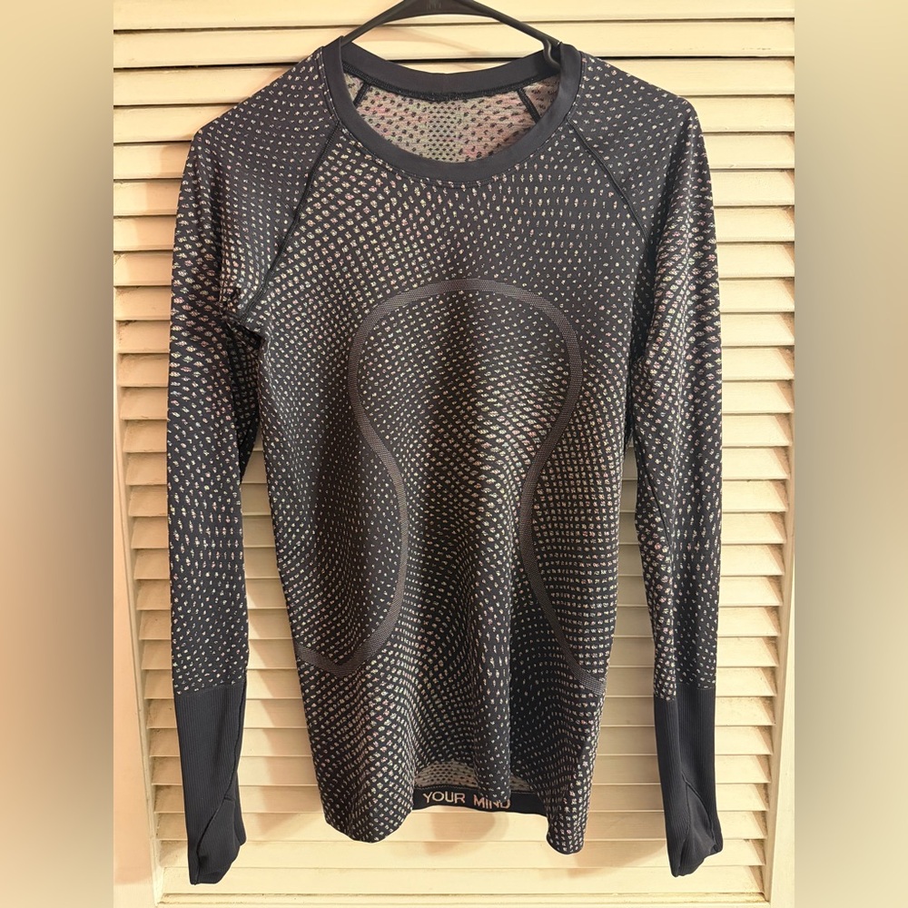 Lululemon Swiftly Tech Long Sleeve 2.0
Grid Warp Black / Neon Multi Size 6